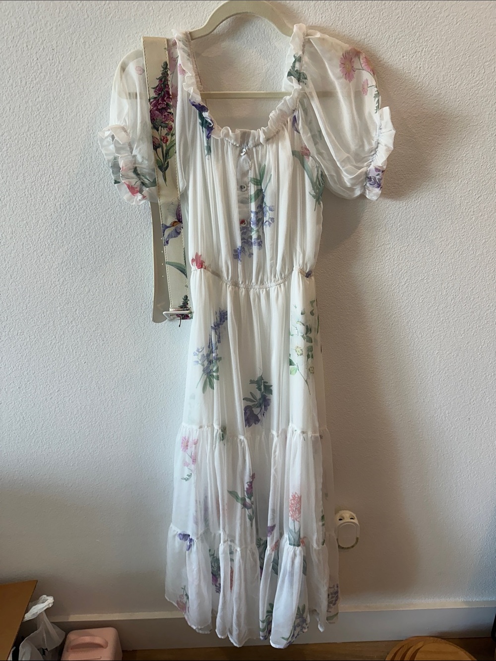 Chicwish White Floral Puff-Sleeve Maxi Dress